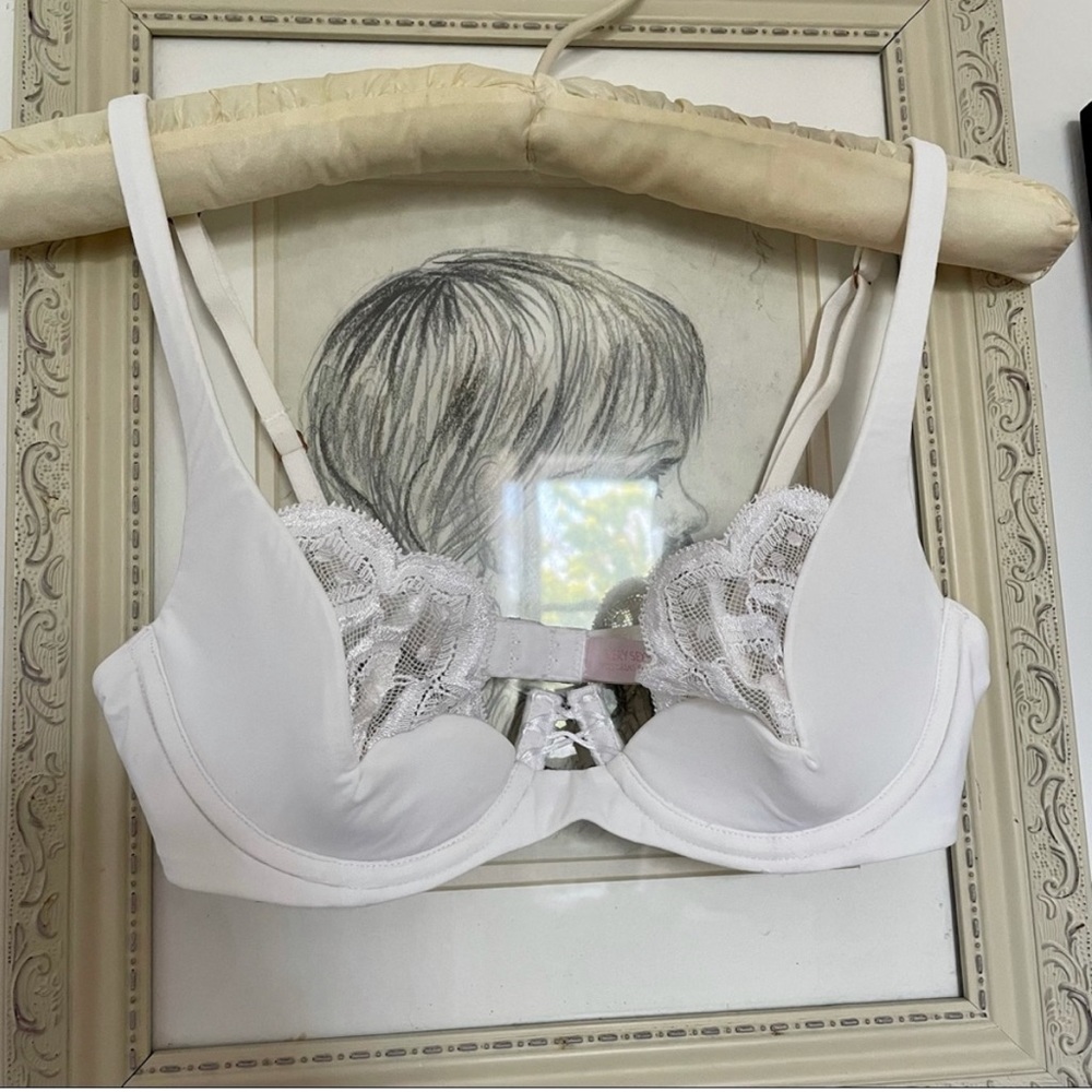 Victoria’s Secret White Lace Bra 34B - Picture 1 of 3